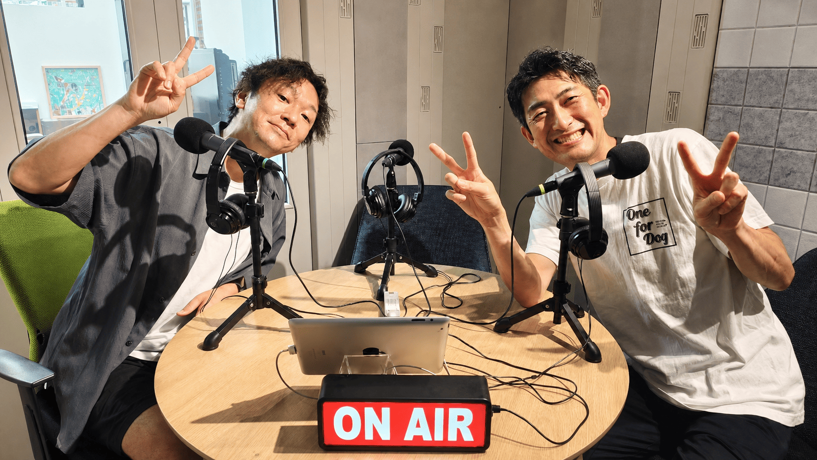 ゆめのたね放送局「しっぽ日和」でラジオ収録を行うOne for Dog代表・齋藤と小林ひでとさん